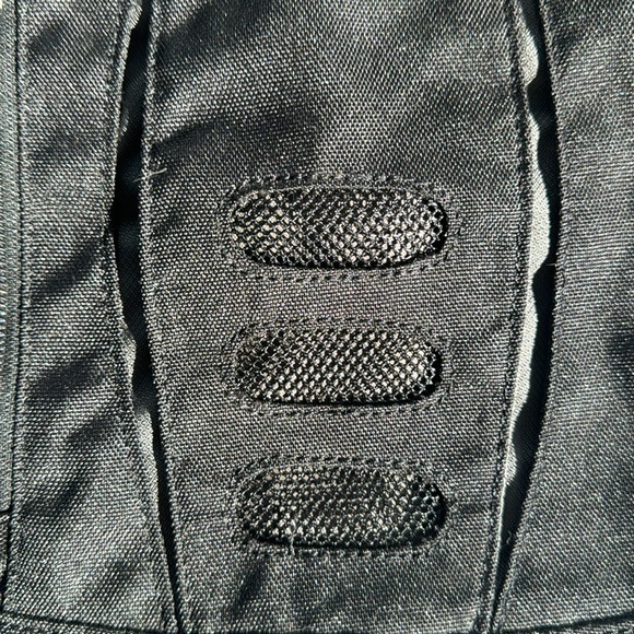 Vaude cross body bag, multi pocket, secure, small adjustable - Picture 3 of 11